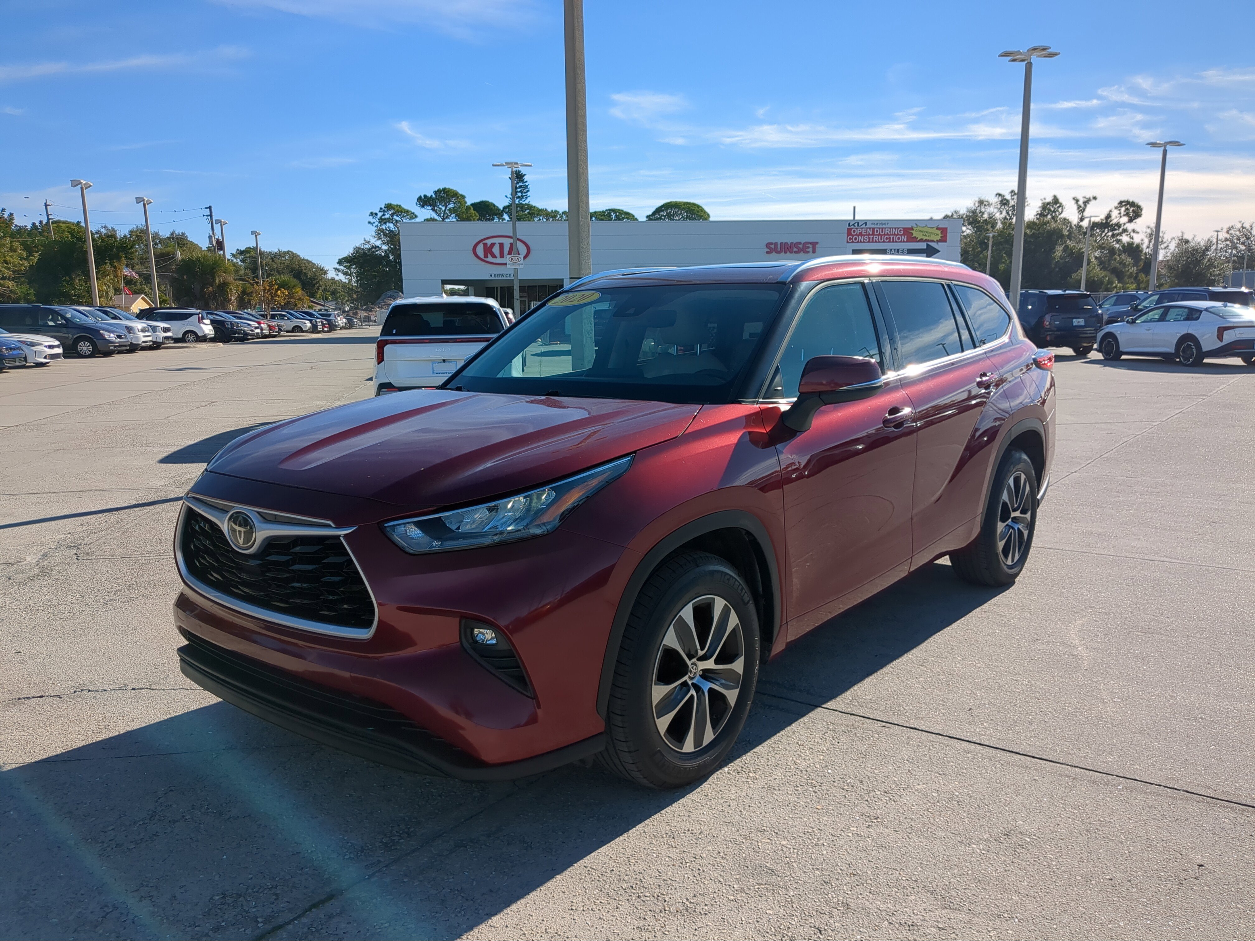 Used 2020 Toyota Highlander XLE image 8