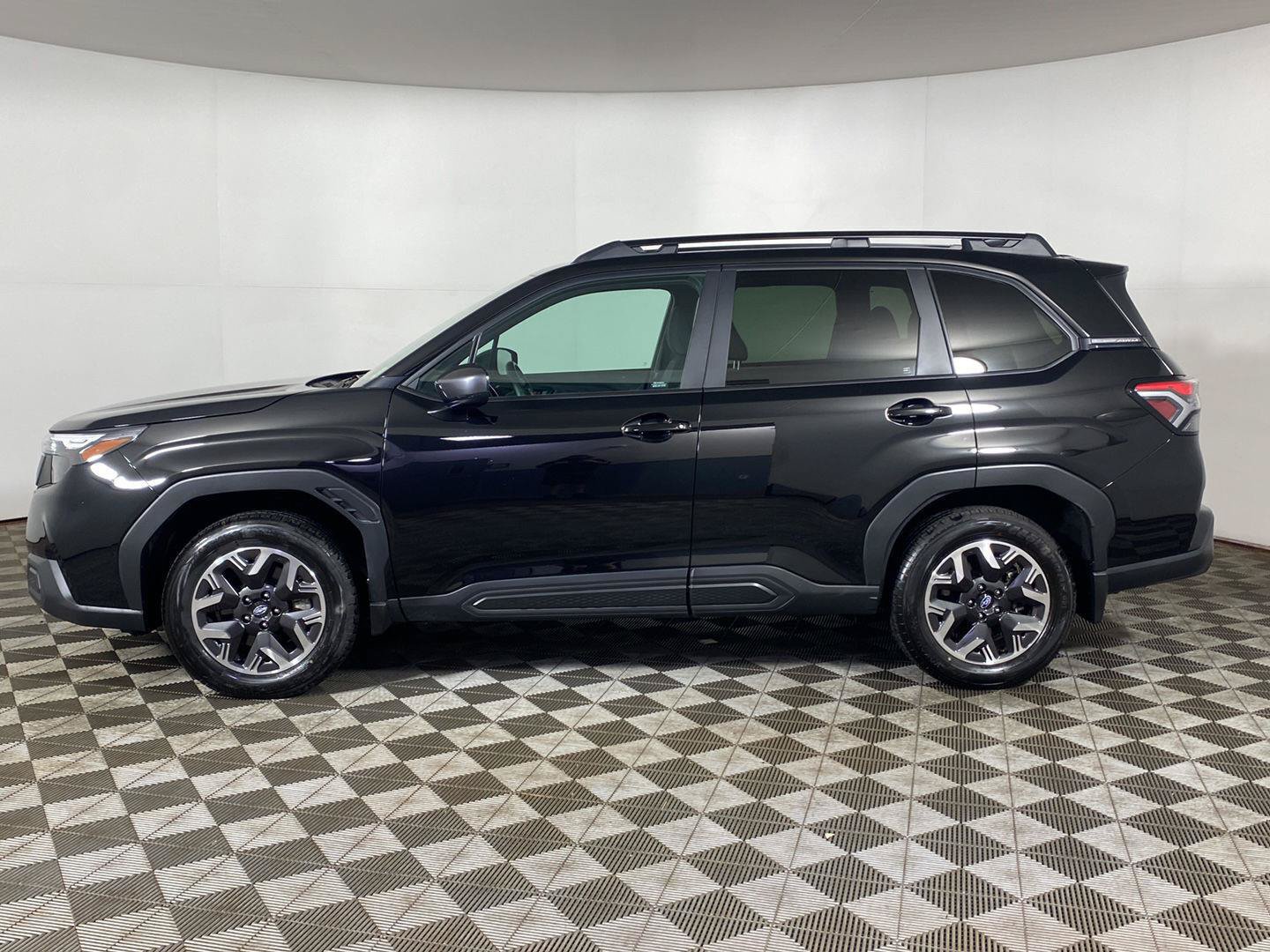 Used 2026 Subaru Forester Premium AWD/4WD image 9