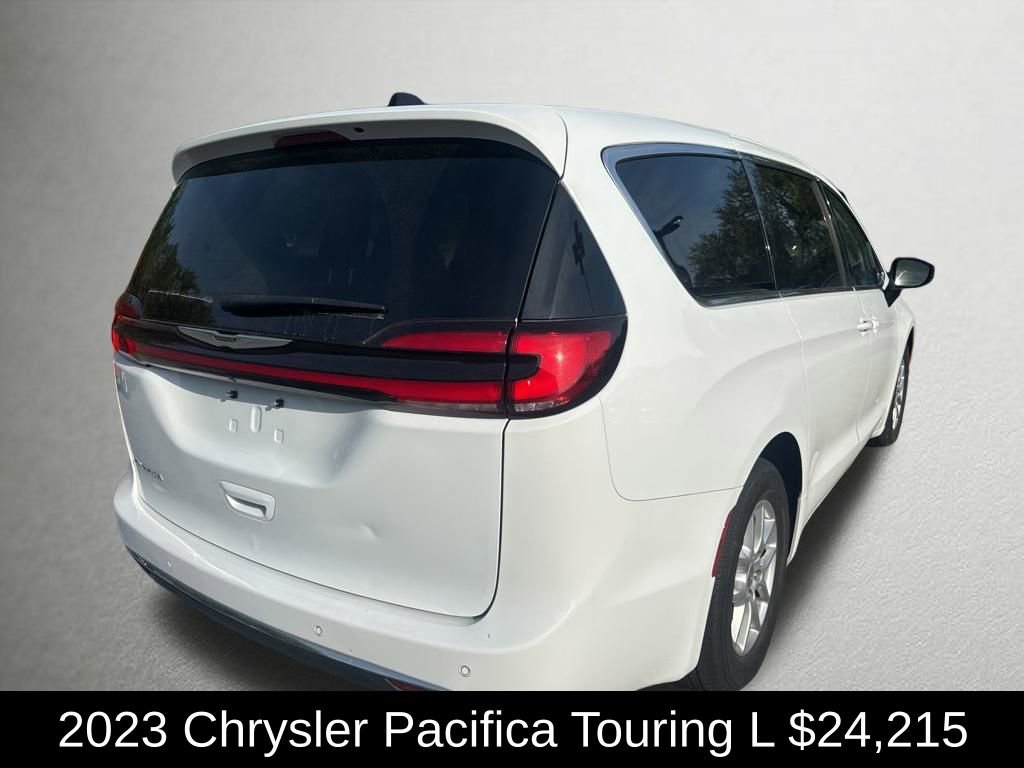 Used 2023 Chrysler Pacifica Touring-L FWD video 3