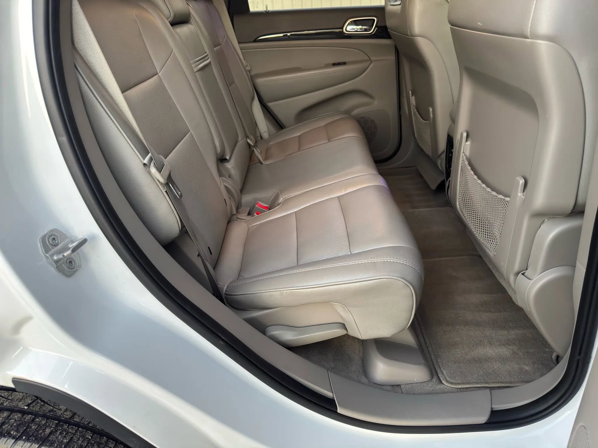 Used 2013 Jeep Grand Cherokee Laredo w/ Laredo E Group image 13