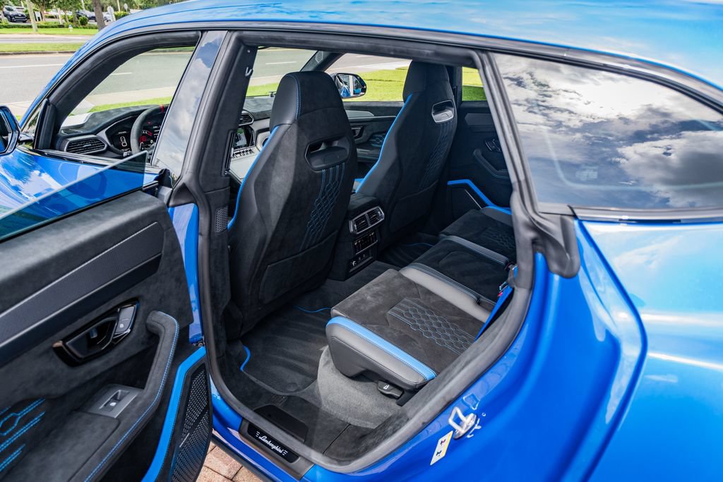 Used 2024 Lamborghini Urus Performante AWD/4WD image 45