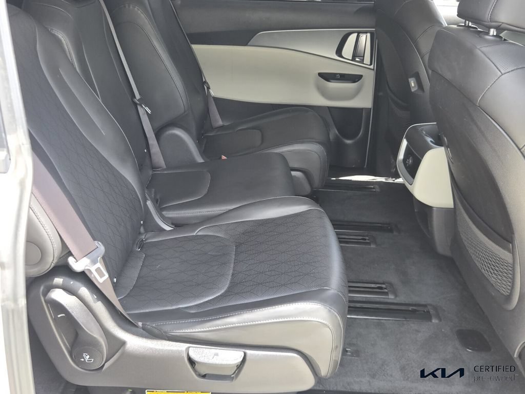 Certified 2022 Kia Carnival LX FWD image 13