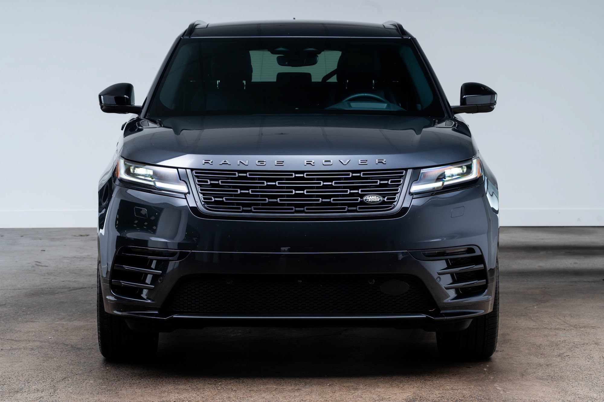 Used 2026 Land Rover Range Rover Velar Dynamic SE AWD/4WD image 2