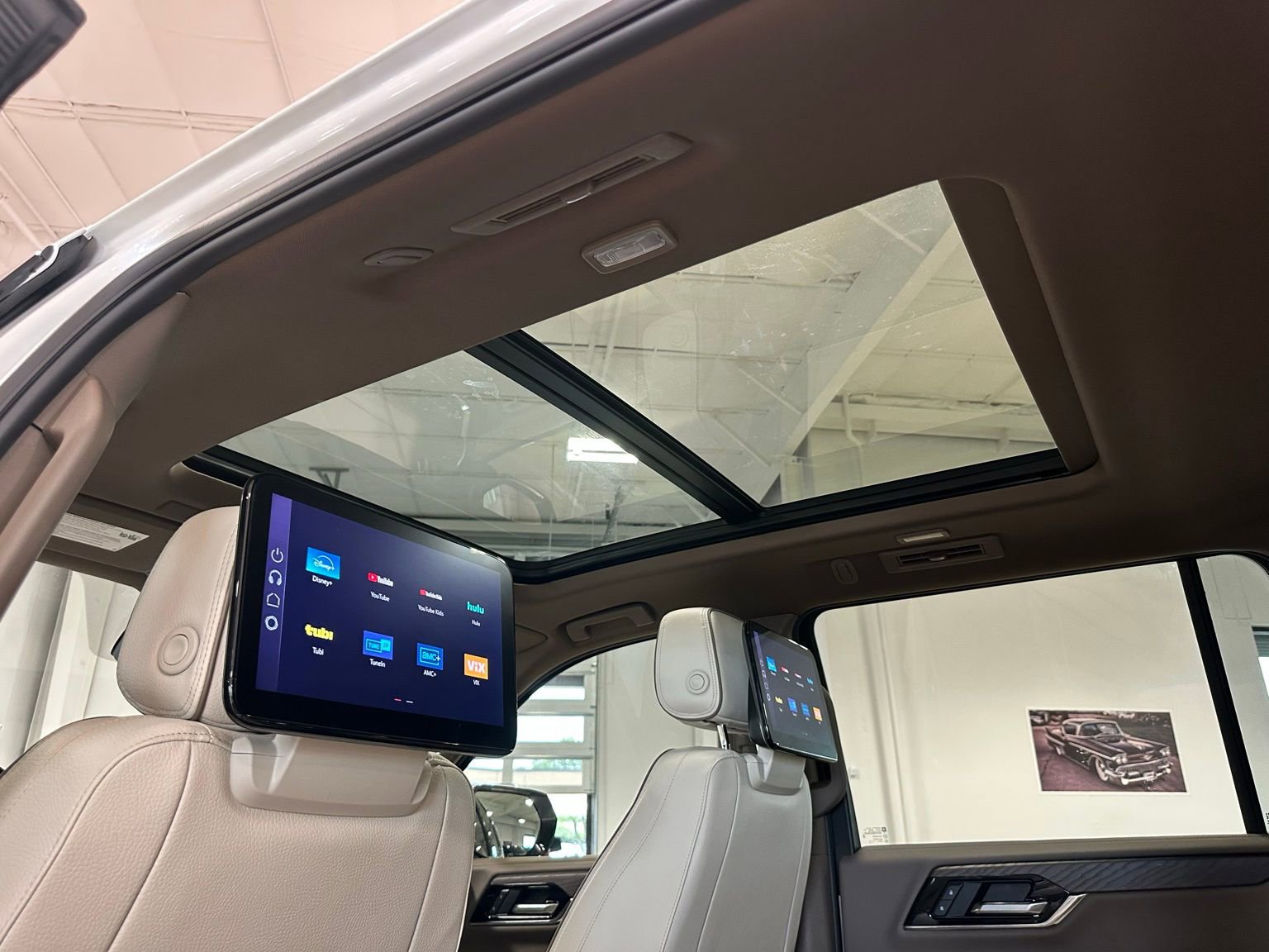 Used 2025 GMC Yukon XL Denali w/ Denali Reserve Package image 32