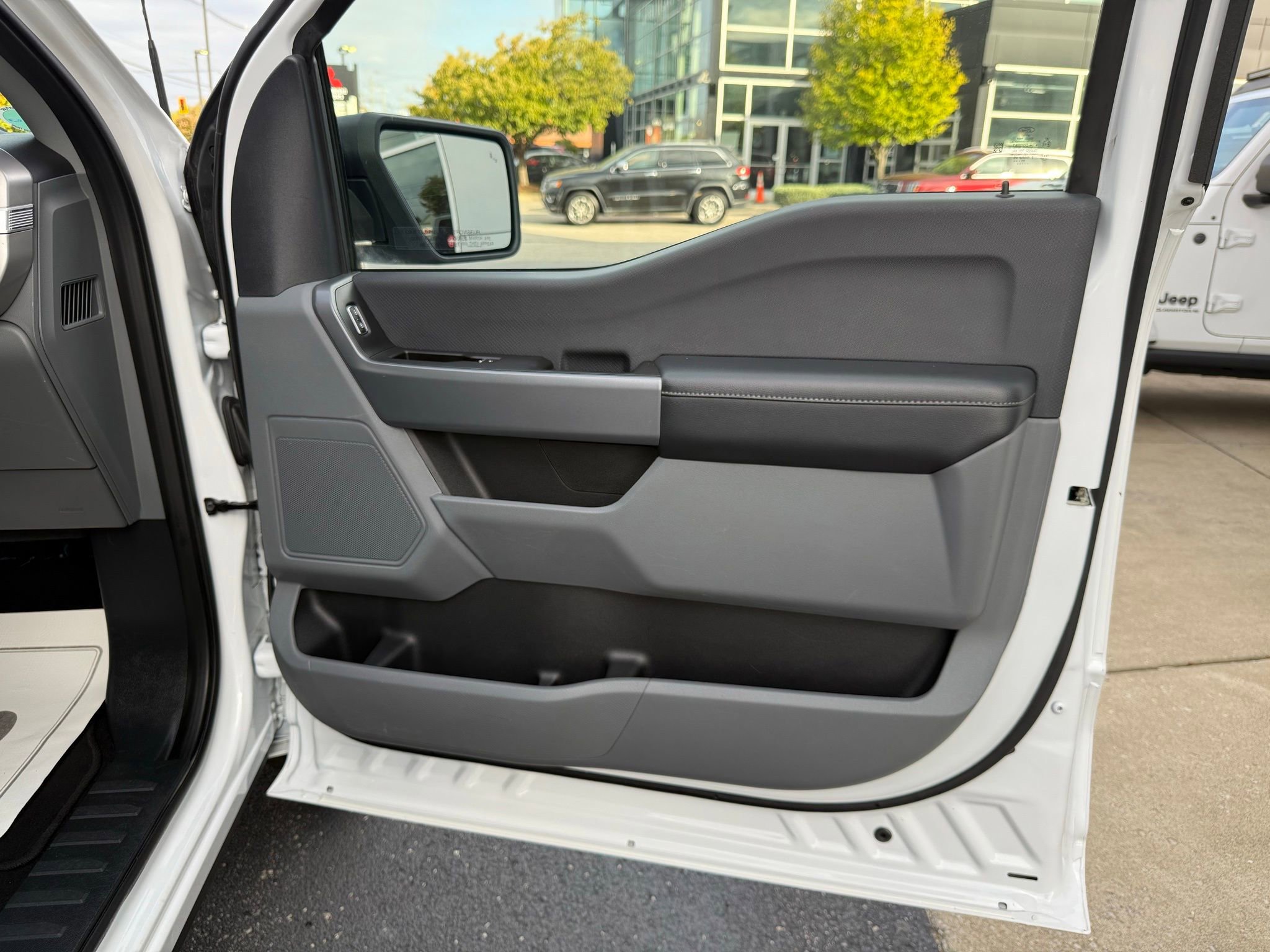 Used 2022 Ford F150 XLT w/ Trailer Tow Package image 15