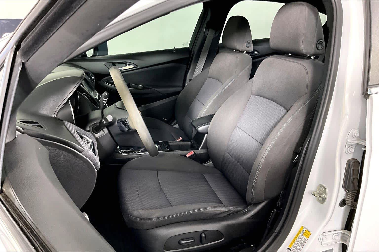 Used 2018 Chevrolet Cruze LT w/ Sun And Sound Package FWD image 7