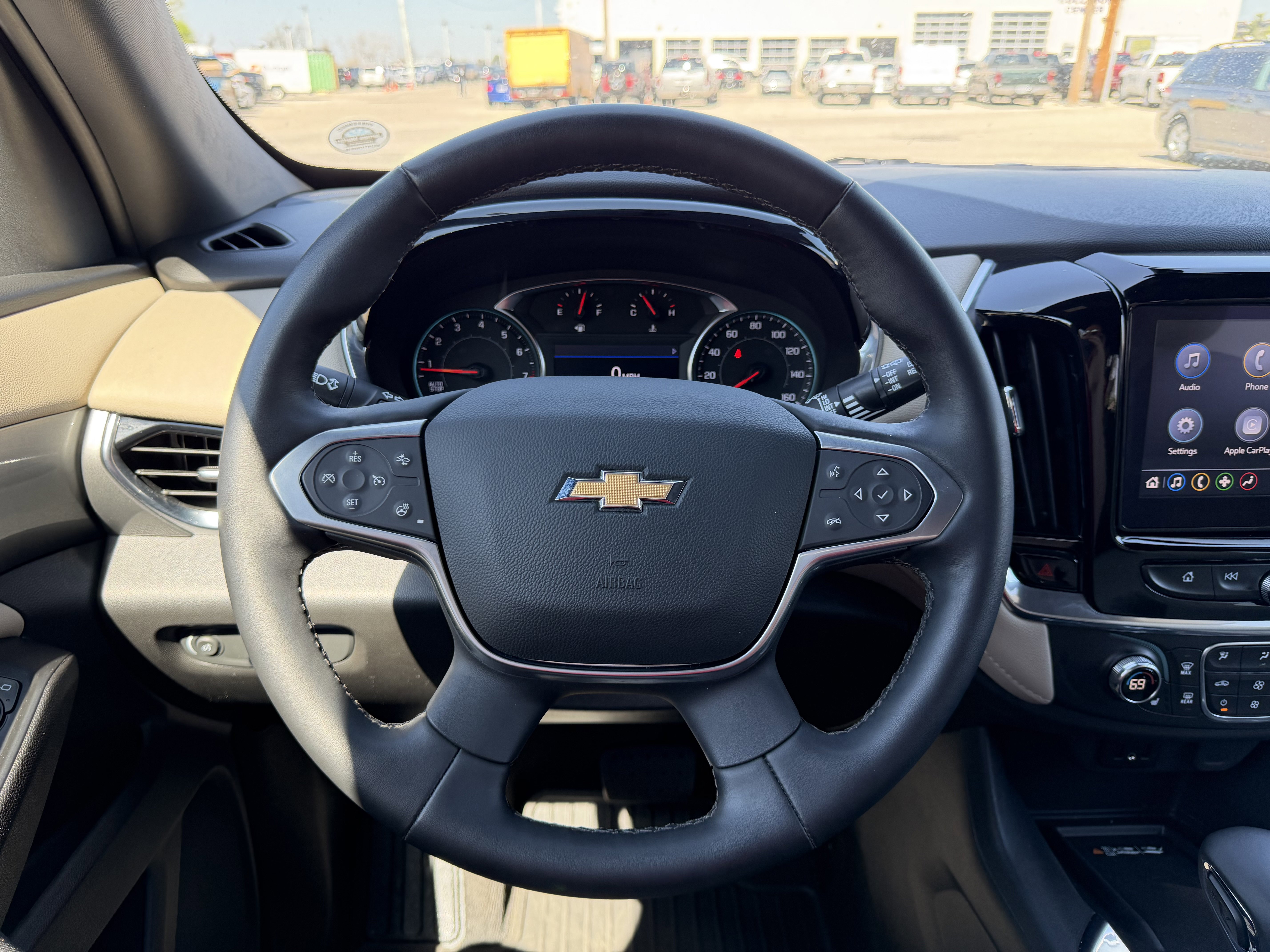 Used 2023 Chevrolet Traverse LT image 15