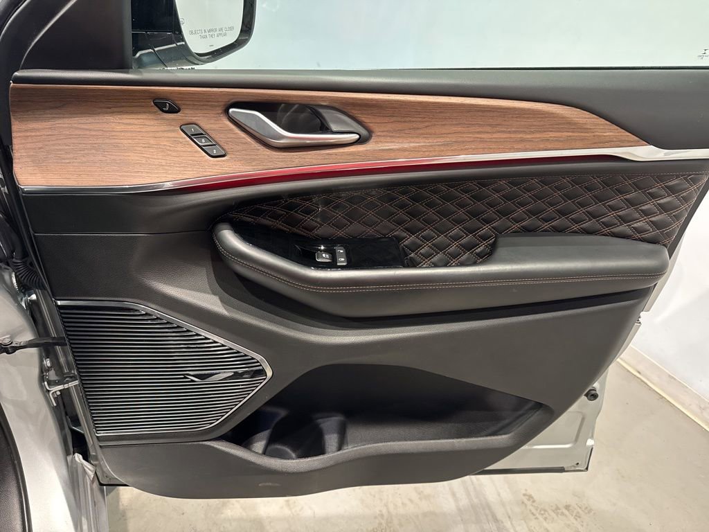 Used 2022 Jeep Grand Cherokee Summit w/ Luxury Tech Group V image 43