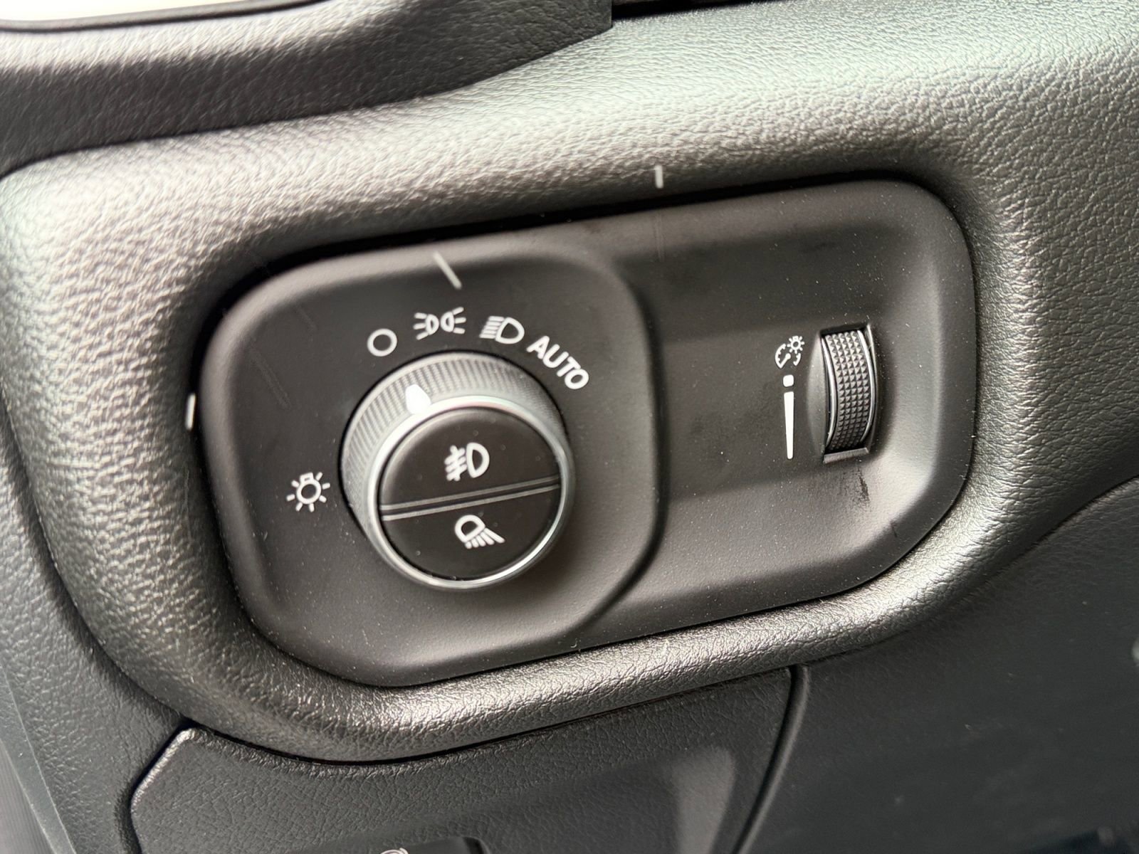 New 2026 RAM 1500 Express AWD/4WD image 18