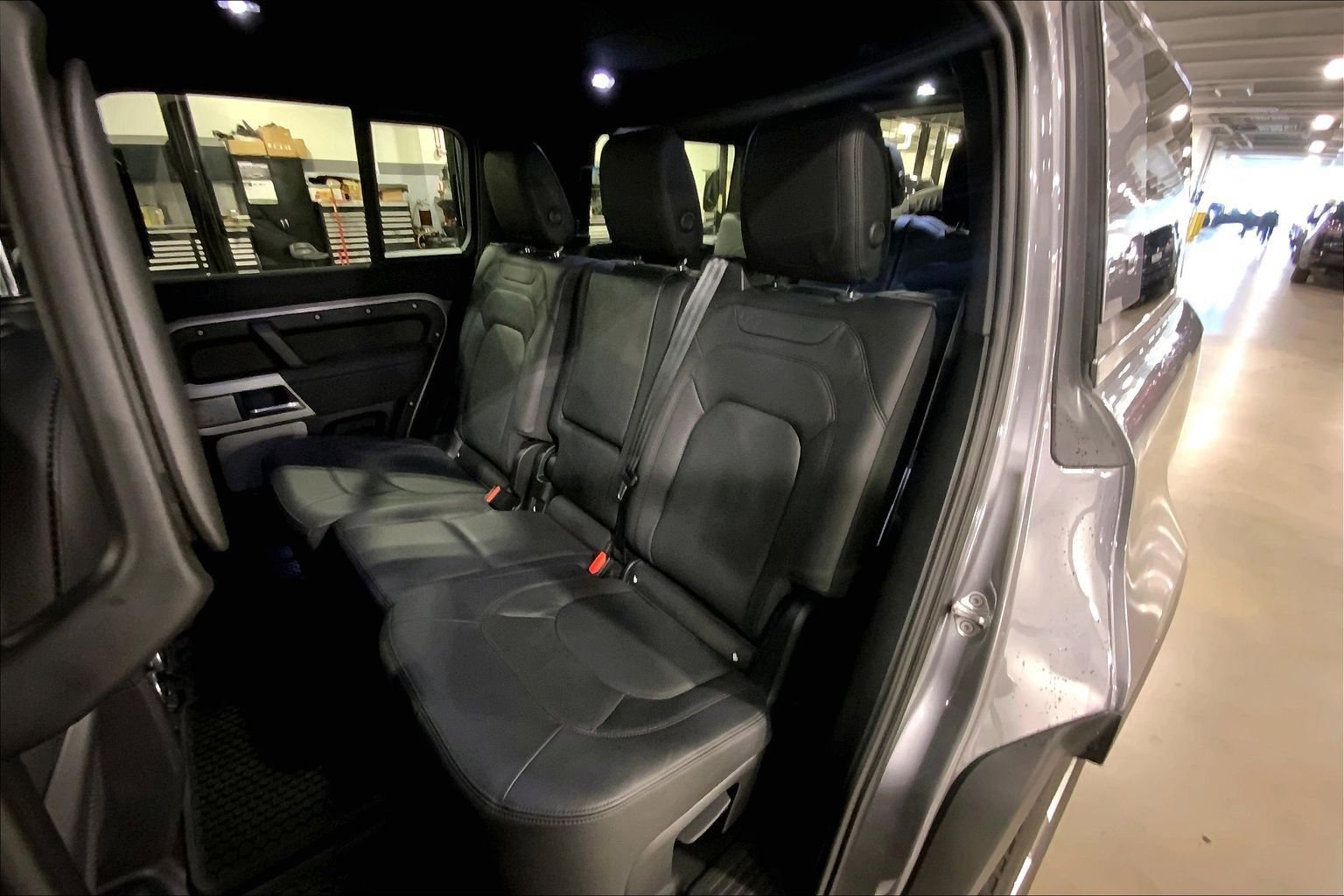 Used 2023 Land Rover Defender 130 SE AWD/4WD image 20