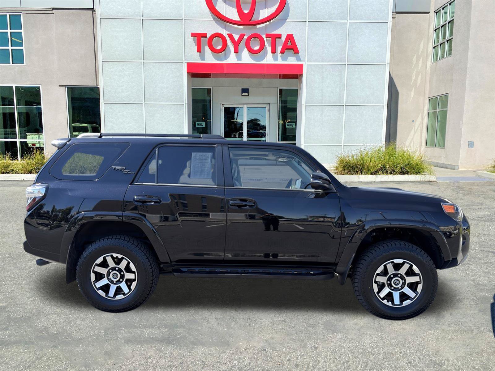 Used 2024 Toyota 4Runner TRD Off-Road Premium w/ Off Road Premium Plus Package AWD/4WD image 10