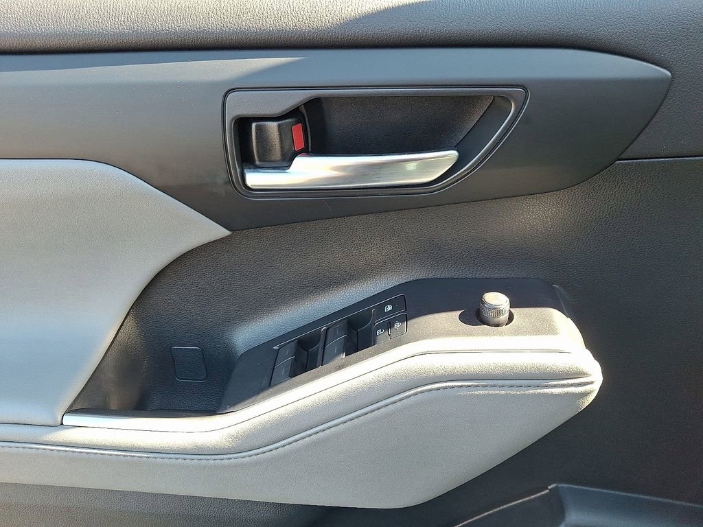 Used 2020 Toyota Highlander XLE image 13