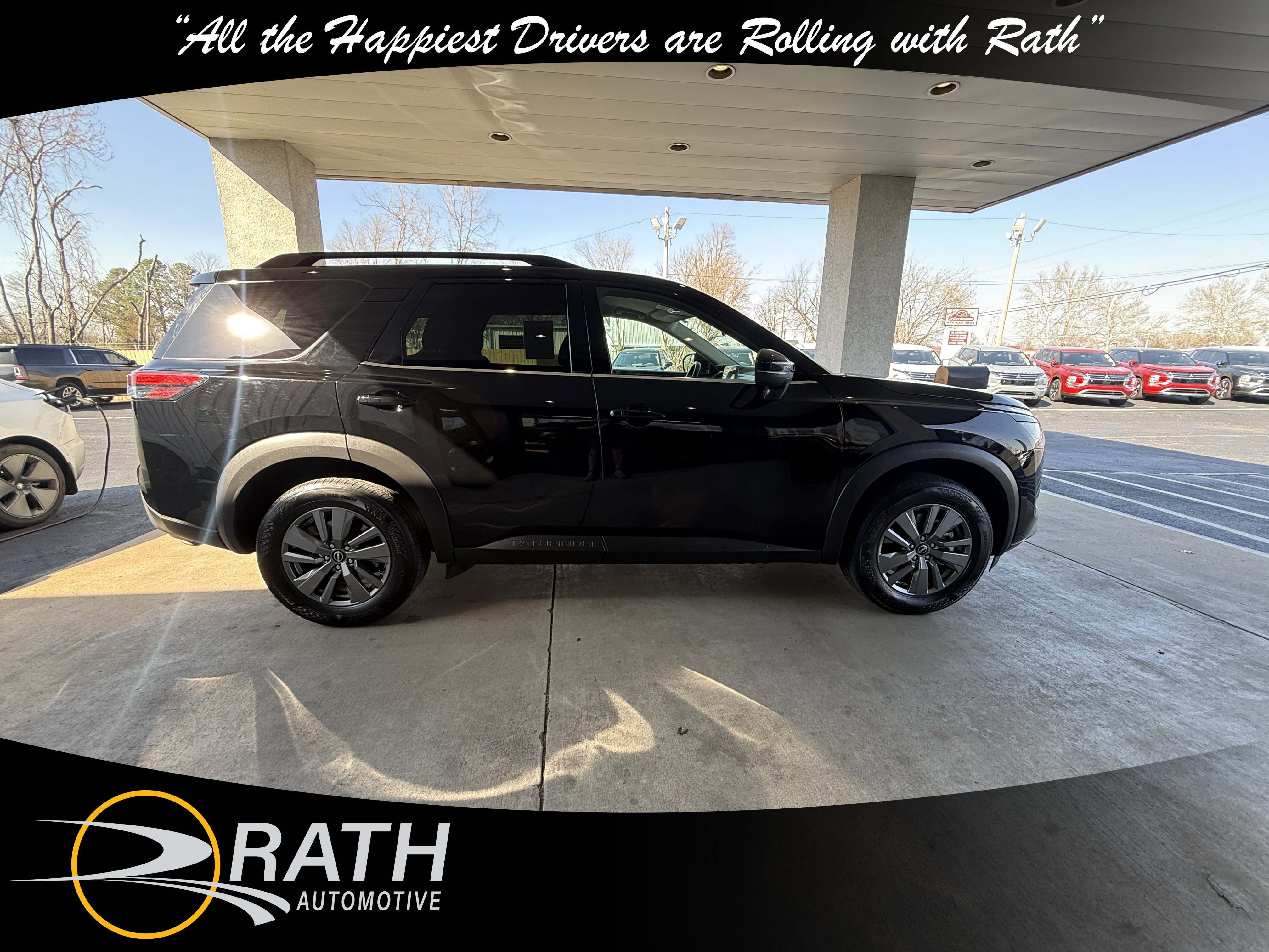 Used 2025 Nissan Pathfinder SV image 10