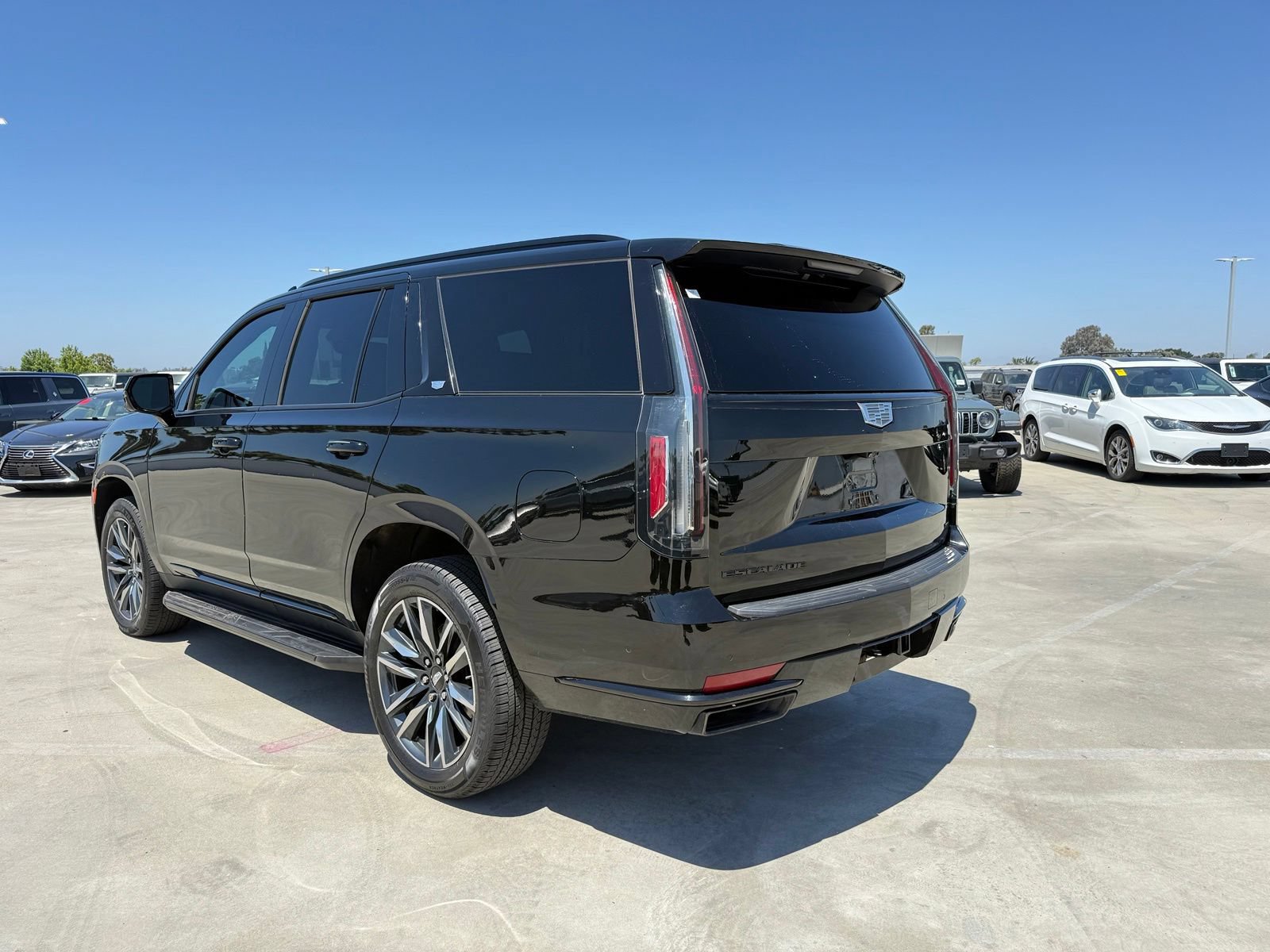 Used 2021 Cadillac Escalade Sport w/ LPO, Illumination Package AWD/4WD image 2
