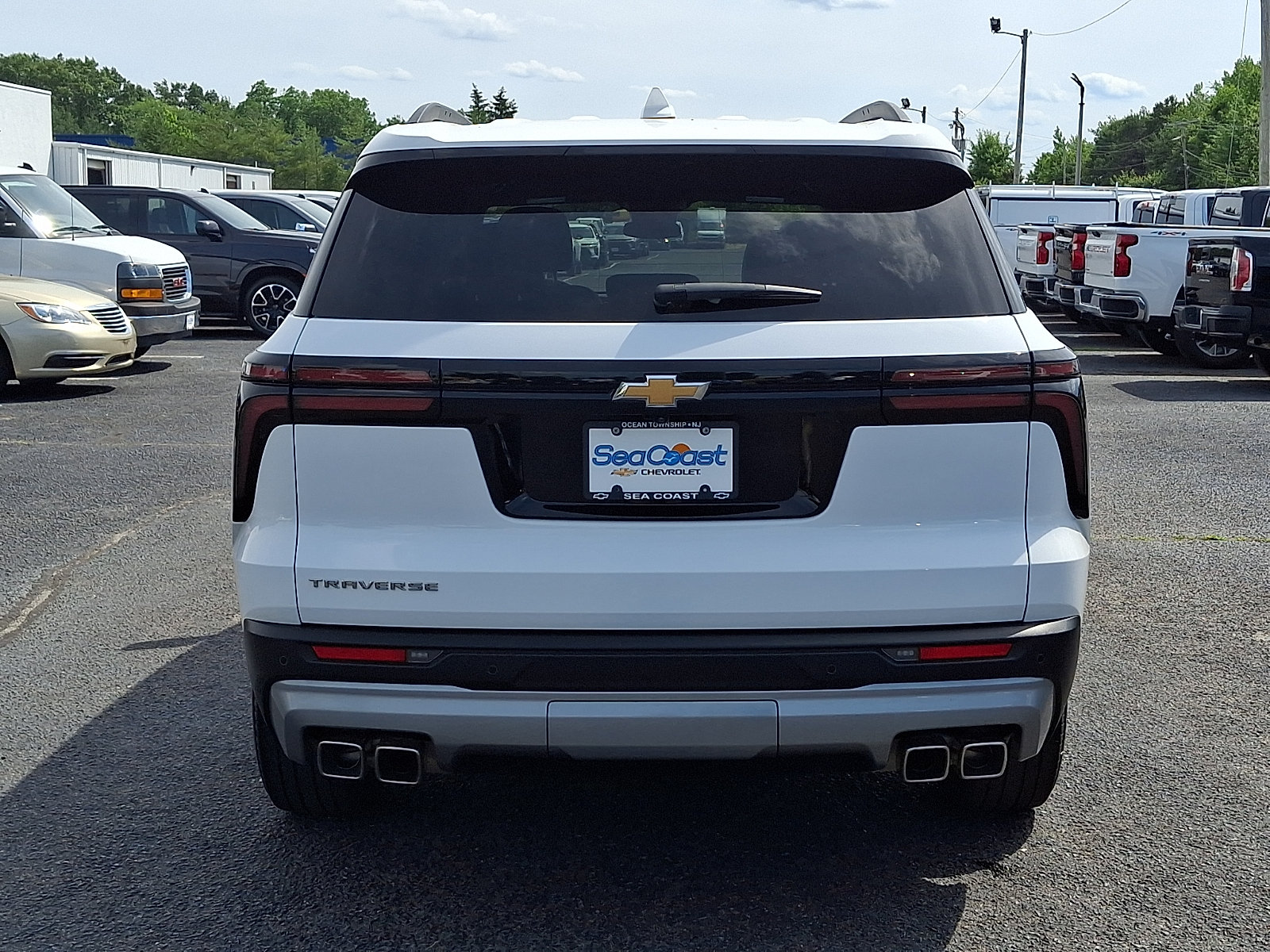 Used 2025 Chevrolet Traverse LT w/ Enhanced Driving Package FWD image 6
