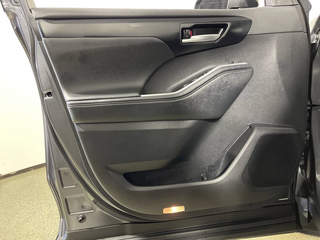 Certified 2025 Toyota Highlander XLE AWD/4WD image 17