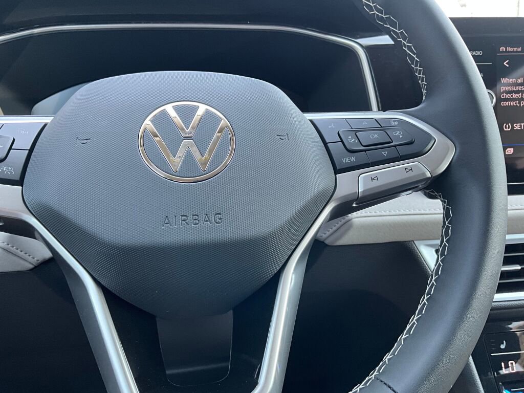 New 2025 Volkswagen Taos SE image 20
