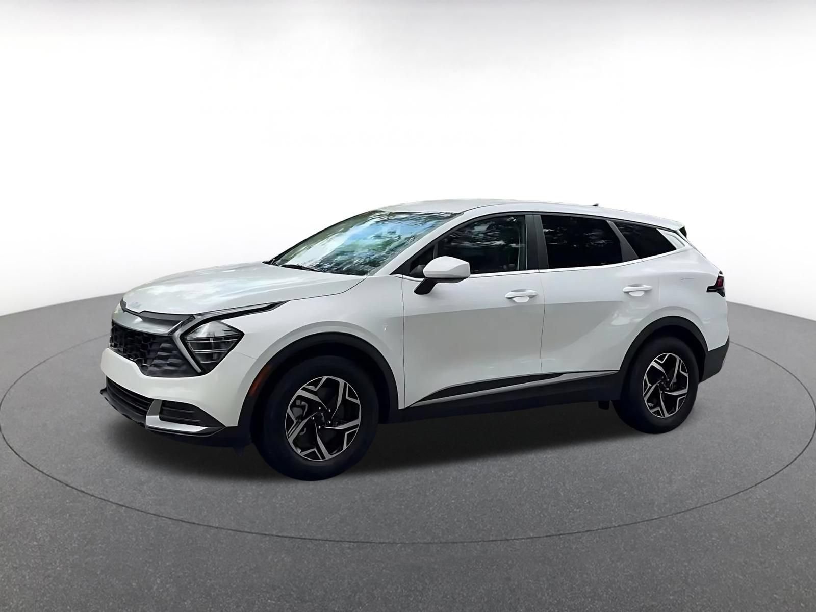 Used 2025 Kia Sportage LX FWD image 8