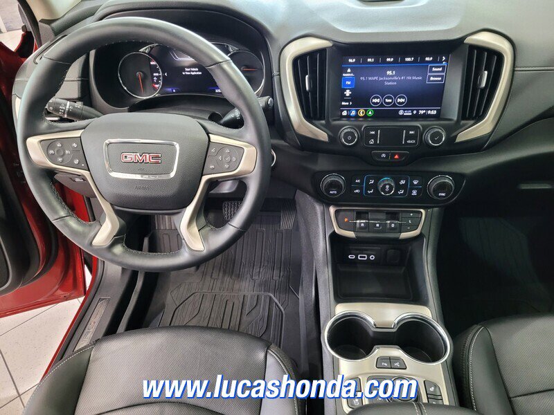 Used 2023 GMC Terrain Denali w/ Denali Premium Package image 9