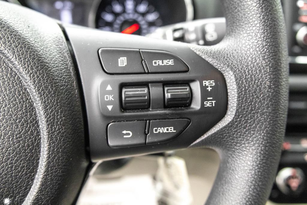 Used 2021 Kia Sedona LX image 17