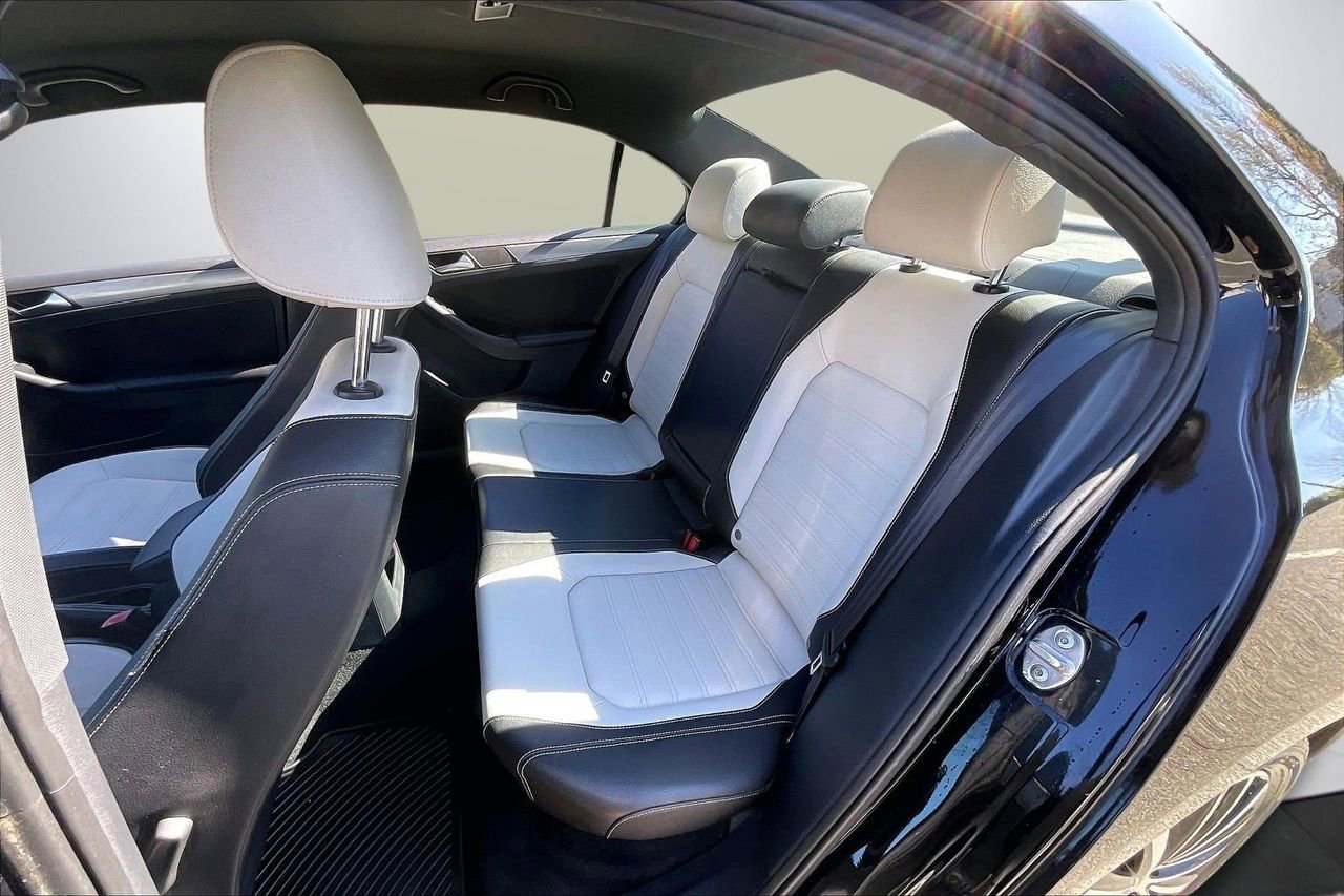 Used 2016 Volkswagen Jetta Sport image 22