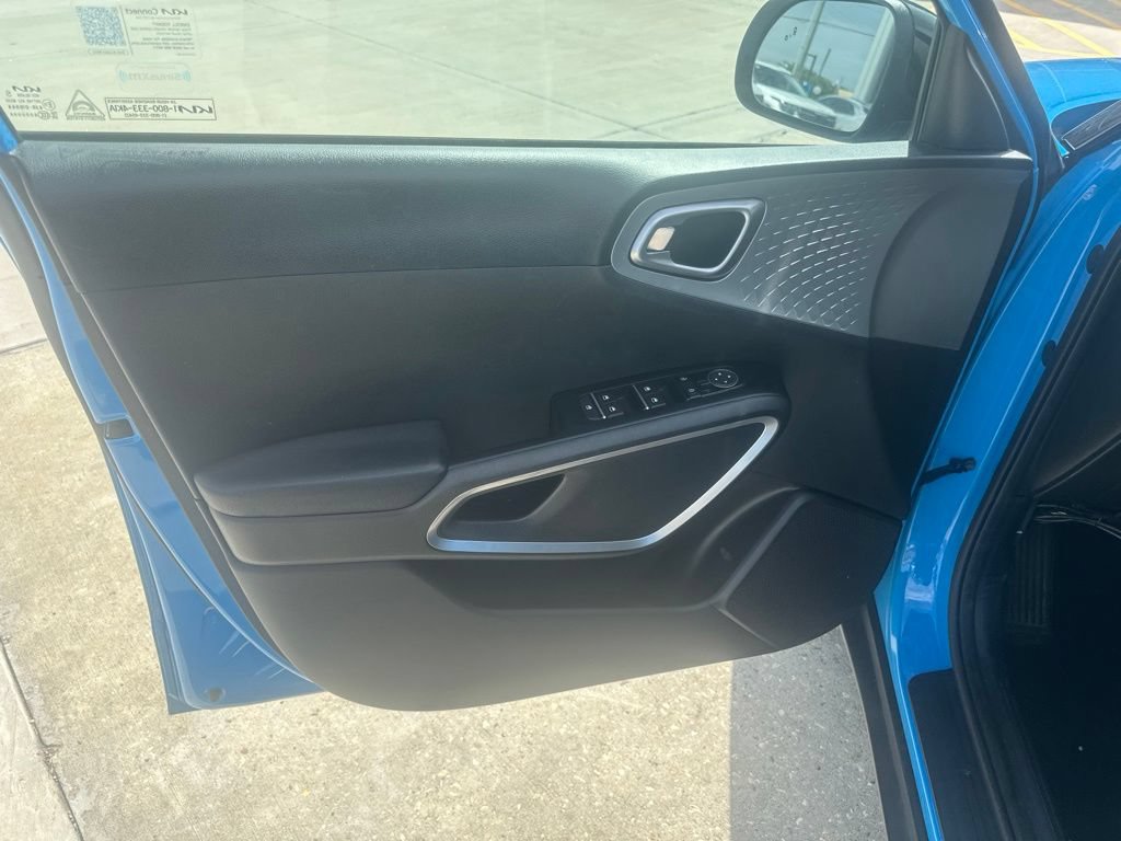 Used 2023 Kia Soul S FWD image 11