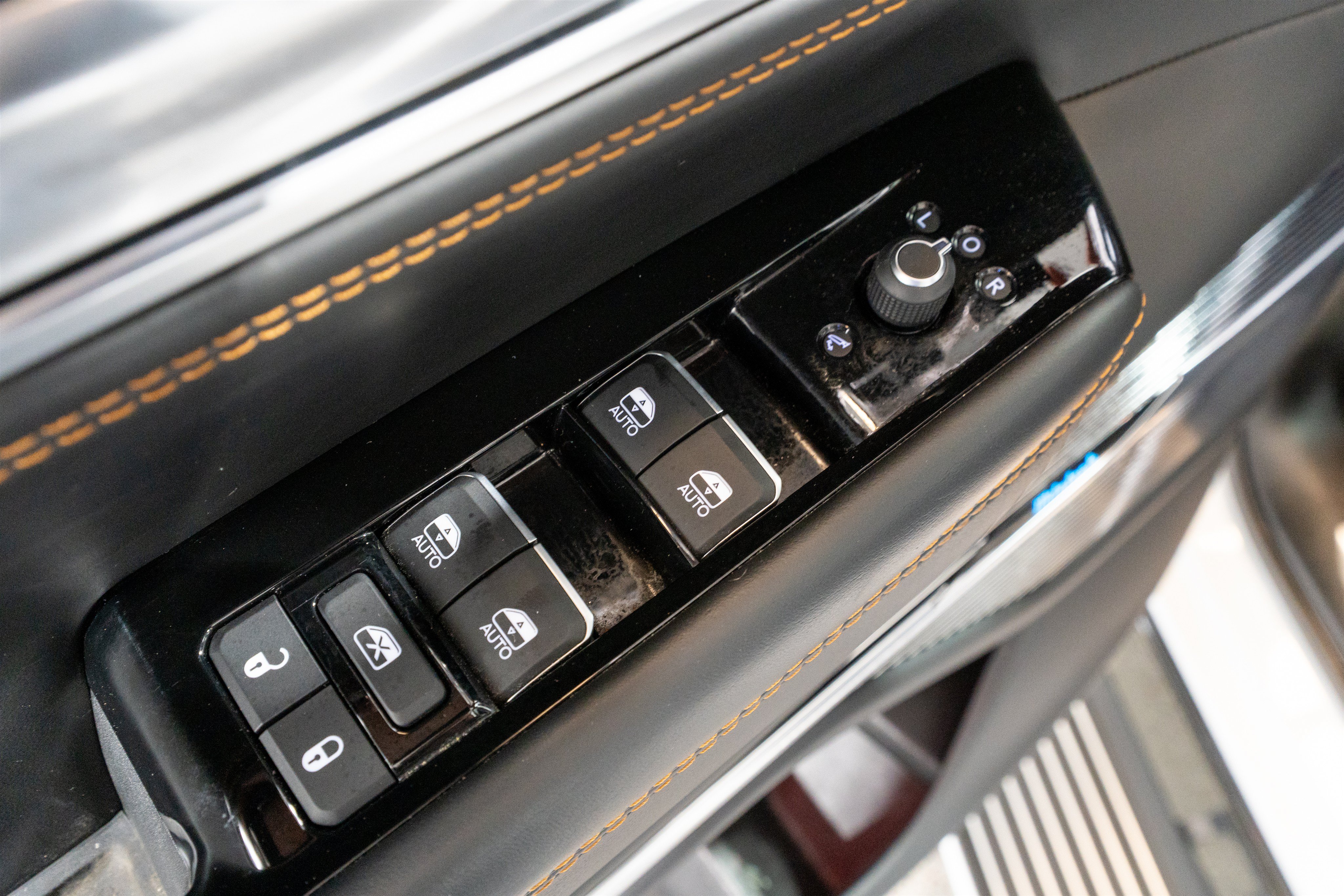 Used 2024 Jeep Grand Wagoneer L Series III AWD/4WD image 16