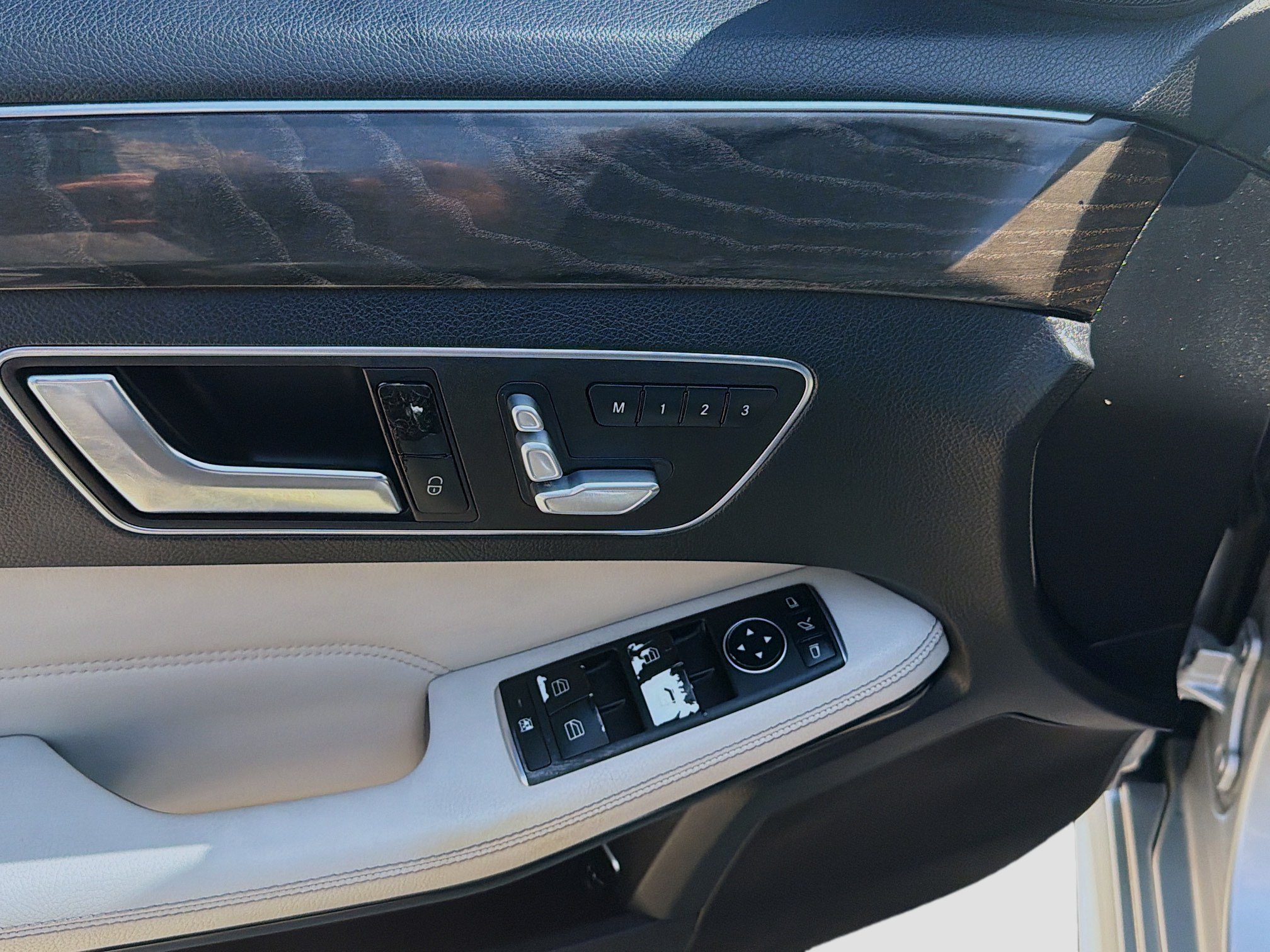 Used 2016 Mercedes-Benz E 350 Sedan w/ Premium Package image 14