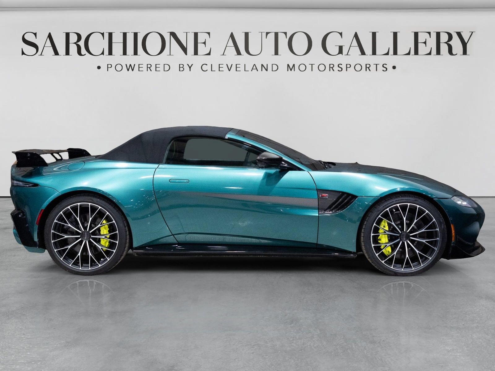 Used 2023 Aston Martin V8 Vantage Roadster RWD image 7