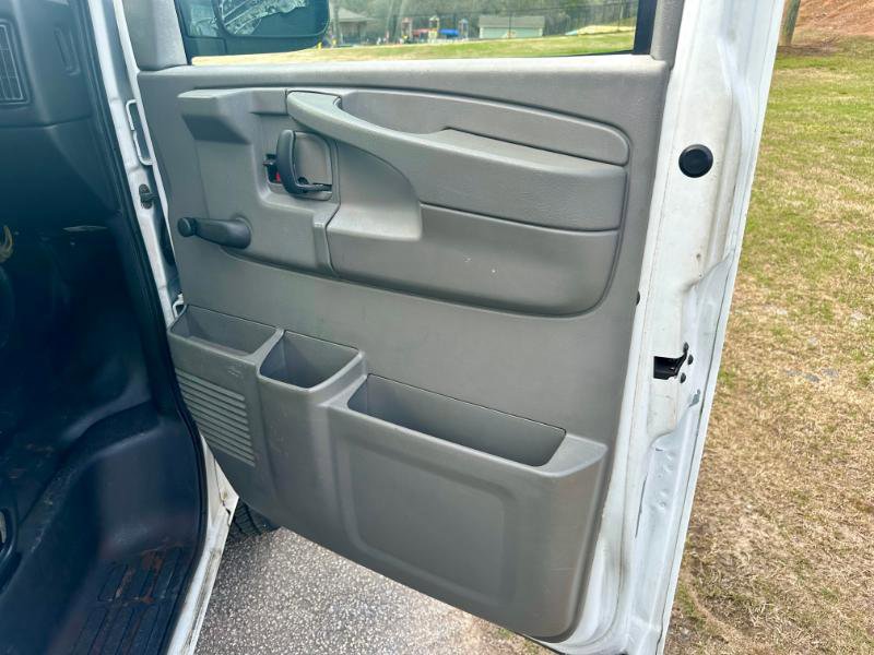 Used 2011 Chevrolet Express 2500 image 5