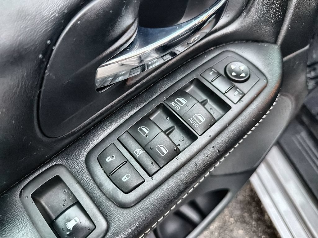 Used 2016 Dodge Grand Caravan SE FWD image 15