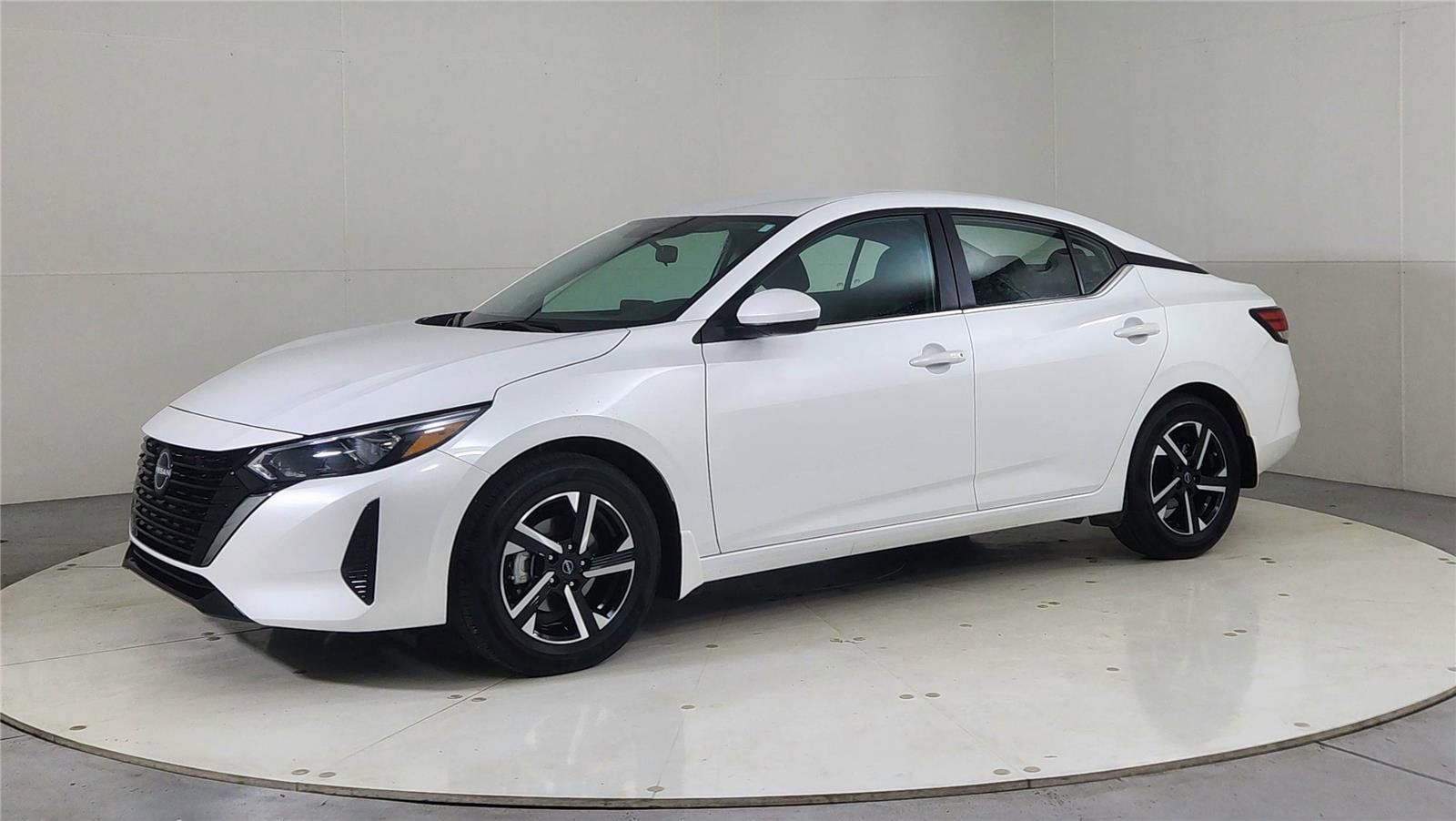 Used 2024 Nissan Sentra SV image 3