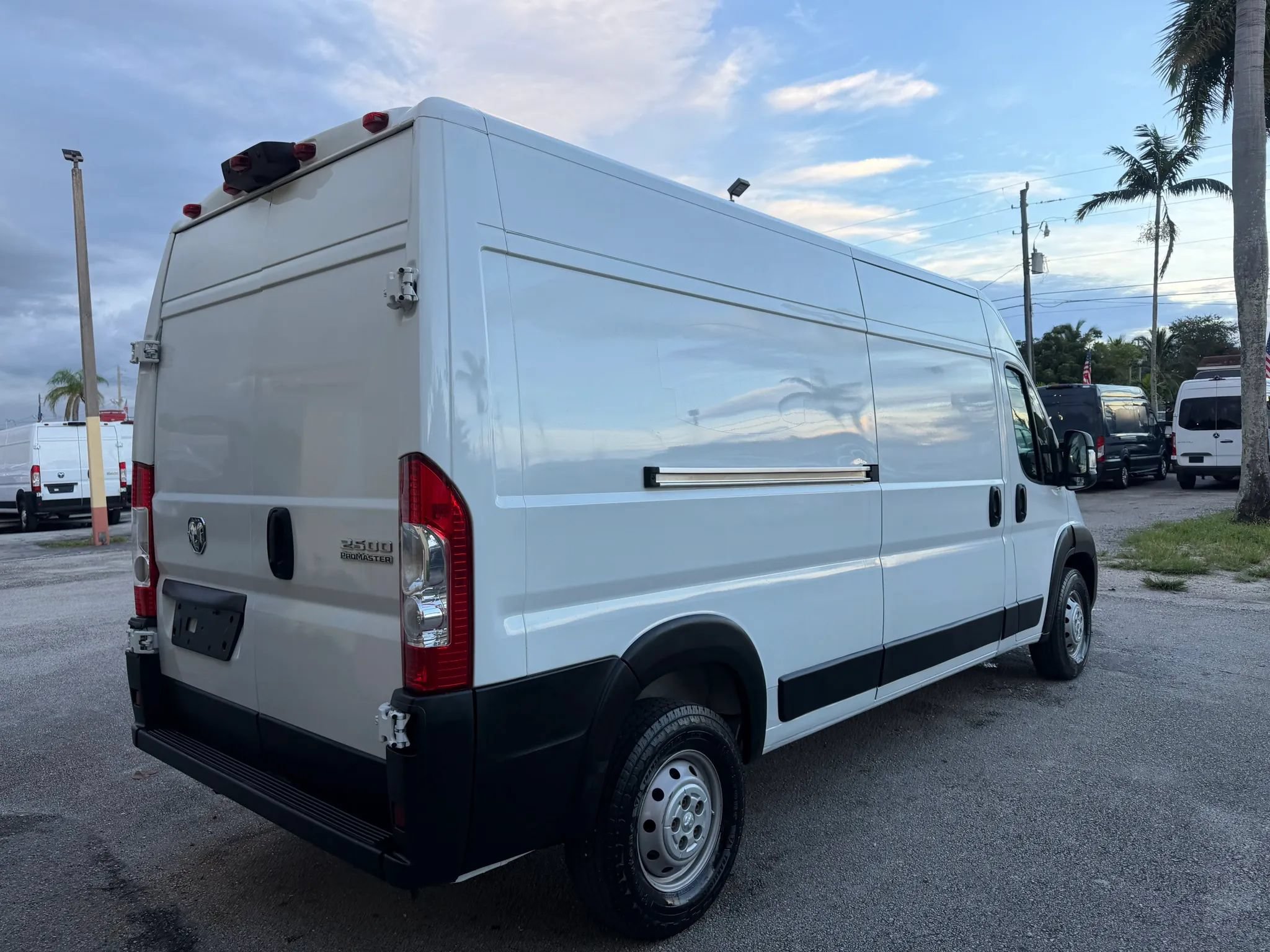 Used 2023 RAM ProMaster 2500 FWD image 5