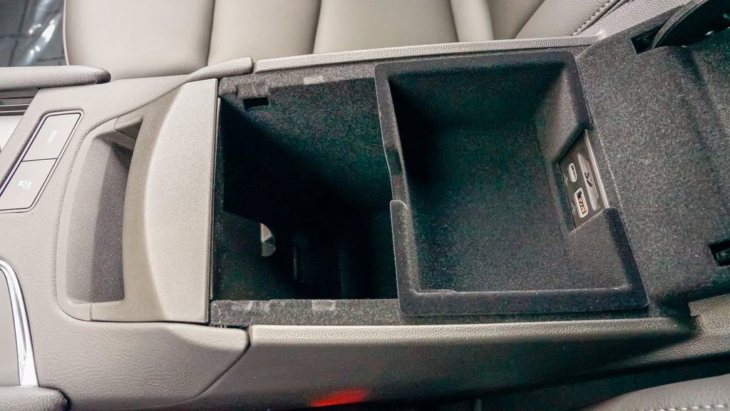 Certified 2025 Cadillac XT6 Luxury image 28