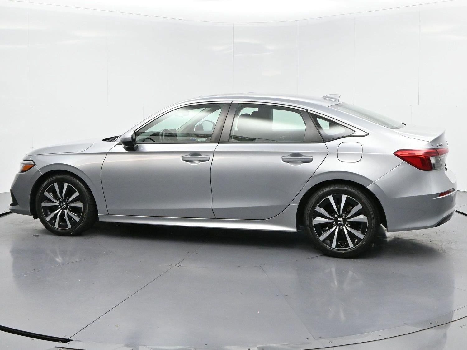 Used 2023 Honda Civic EX image 5