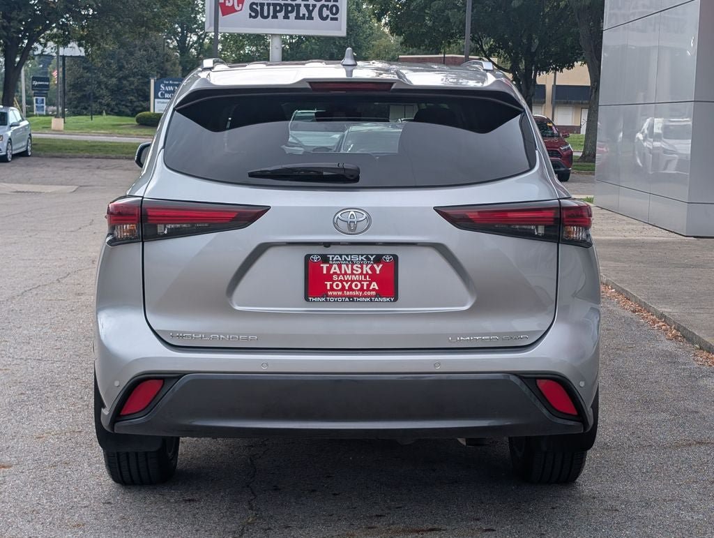 Certified 2025 Toyota Highlander Limited AWD/4WD image 7