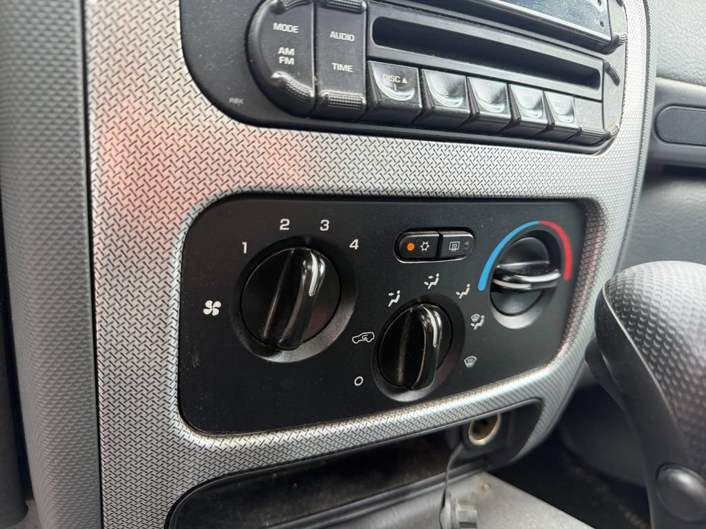 Used 2006 Jeep Liberty Sport AWD/4WD image 25