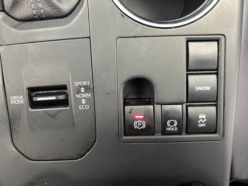 Used 2025 Toyota Highlander XLE FWD image 53