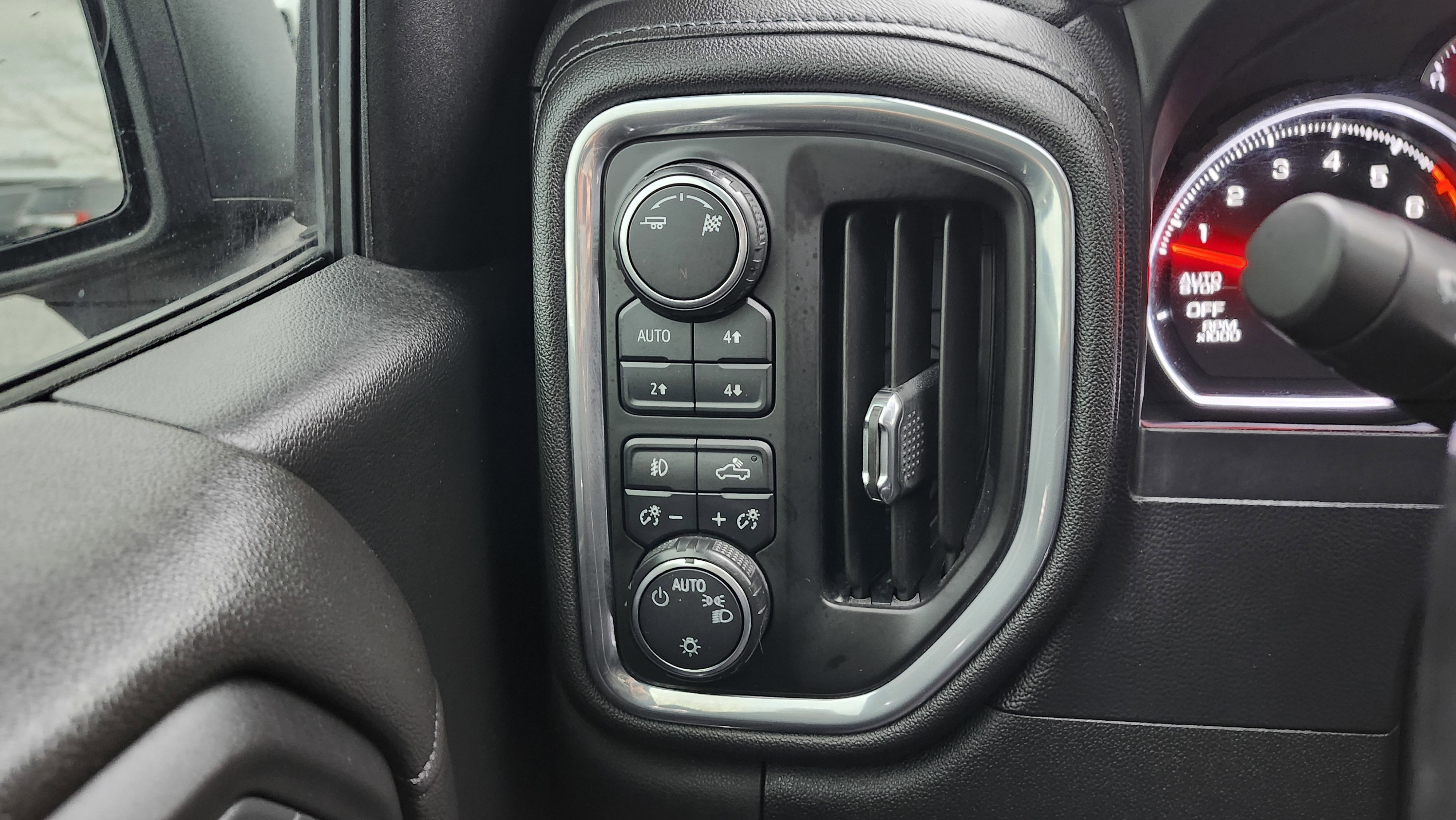 Used 2019 Chevrolet Silverado 1500 LT Trail Boss image 10