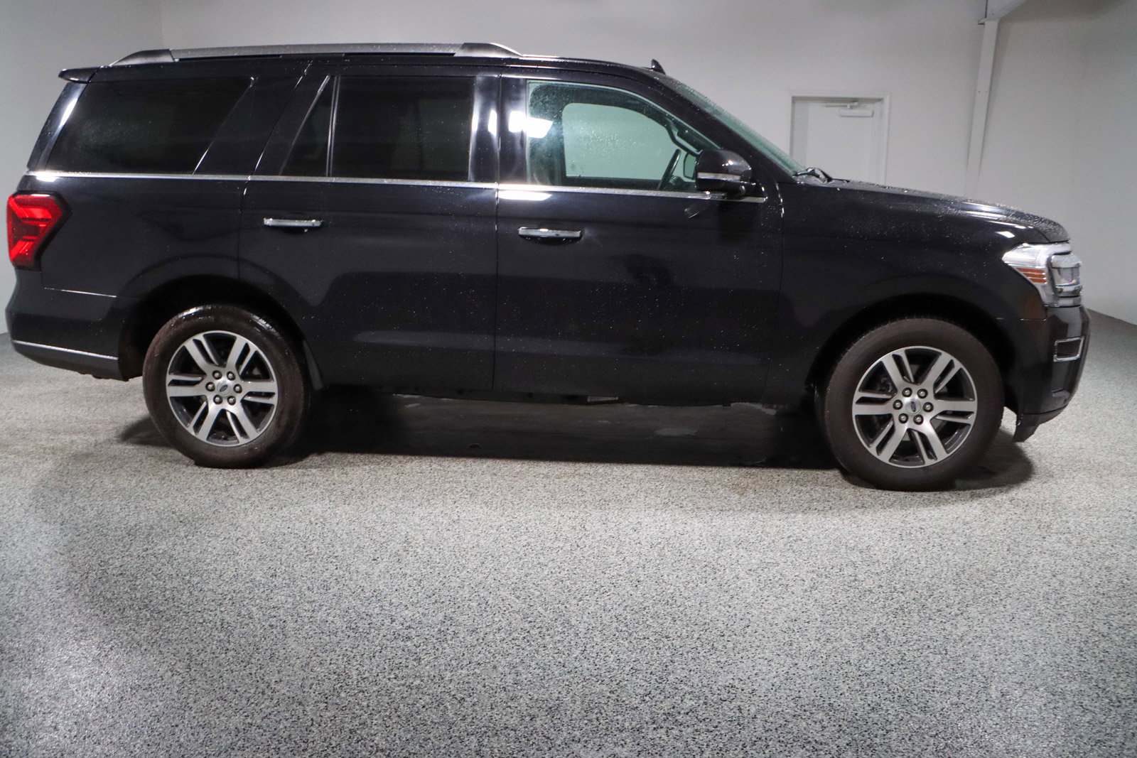Used 2022 Ford Expedition Limited RWD image 6