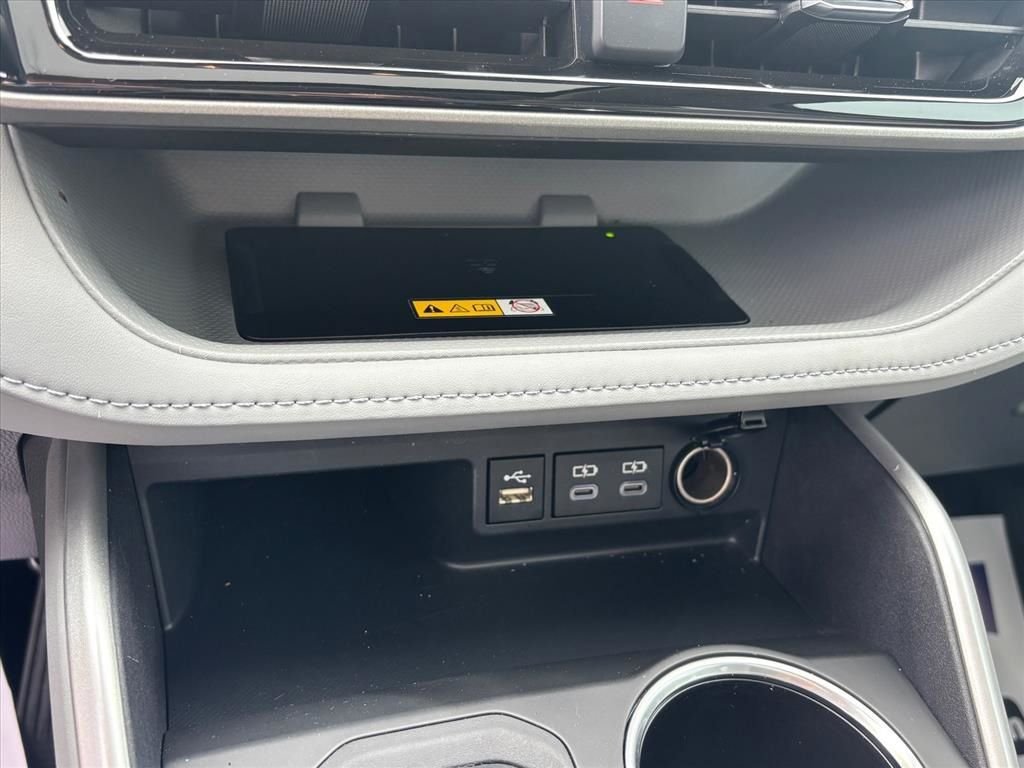 Used 2024 Toyota Highlander XLE FWD image 20