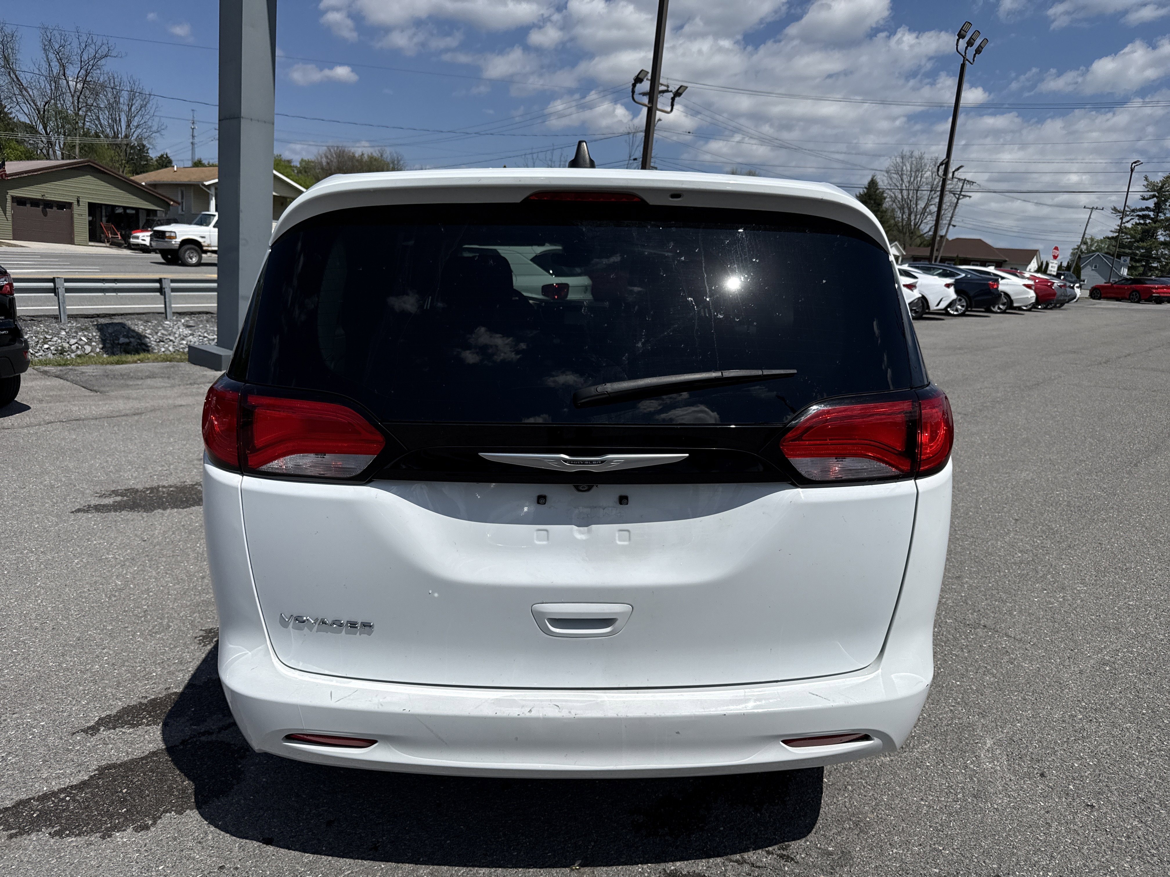 Used 2023 Chrysler Voyager LX FWD image 4