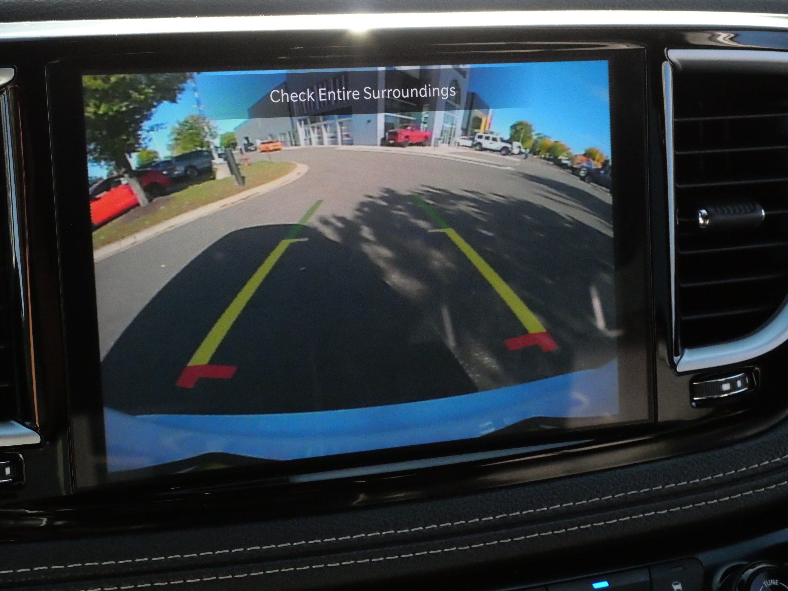 Used 2025 Chrysler Pacifica Limited FWD image 28