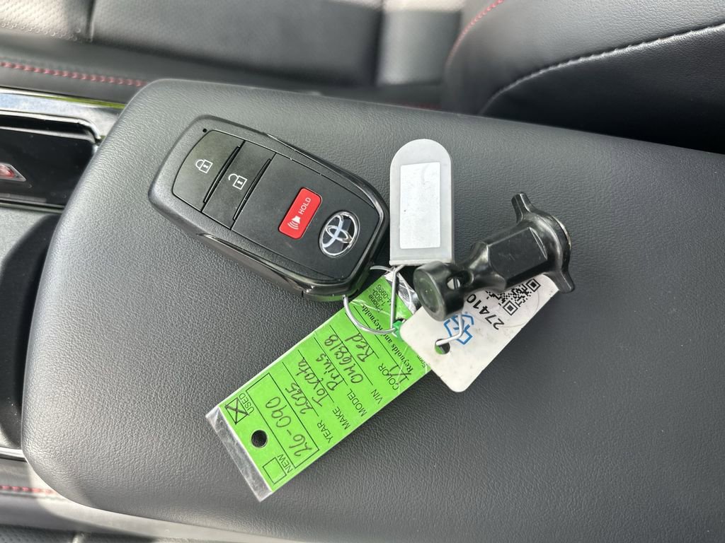 Used 2025 Toyota Prius Plug-In Hybrid FWD image 23