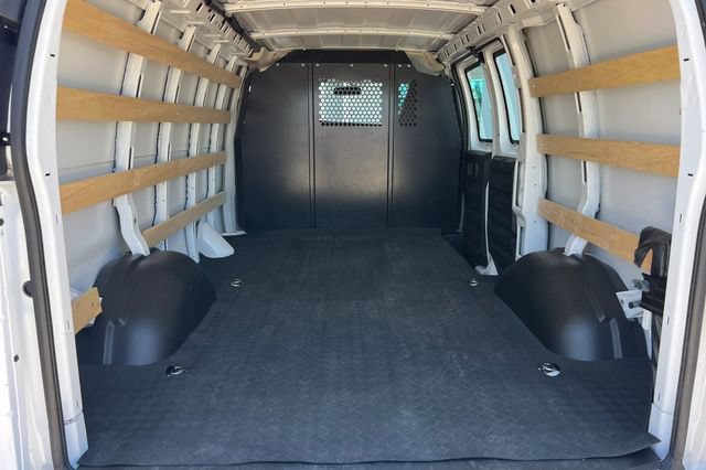 Used 2025 Chevrolet Express 2500 RWD image 17