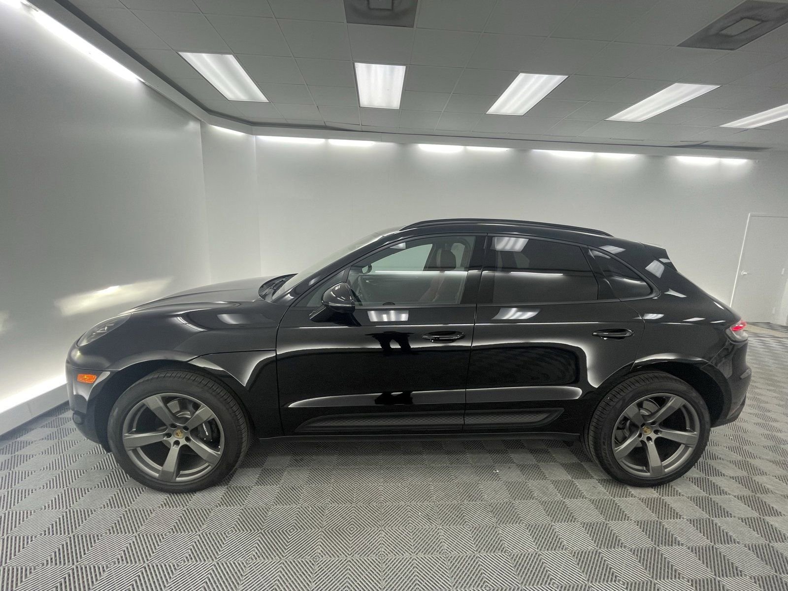 Certified 2026 Porsche Macan Turbo image 2