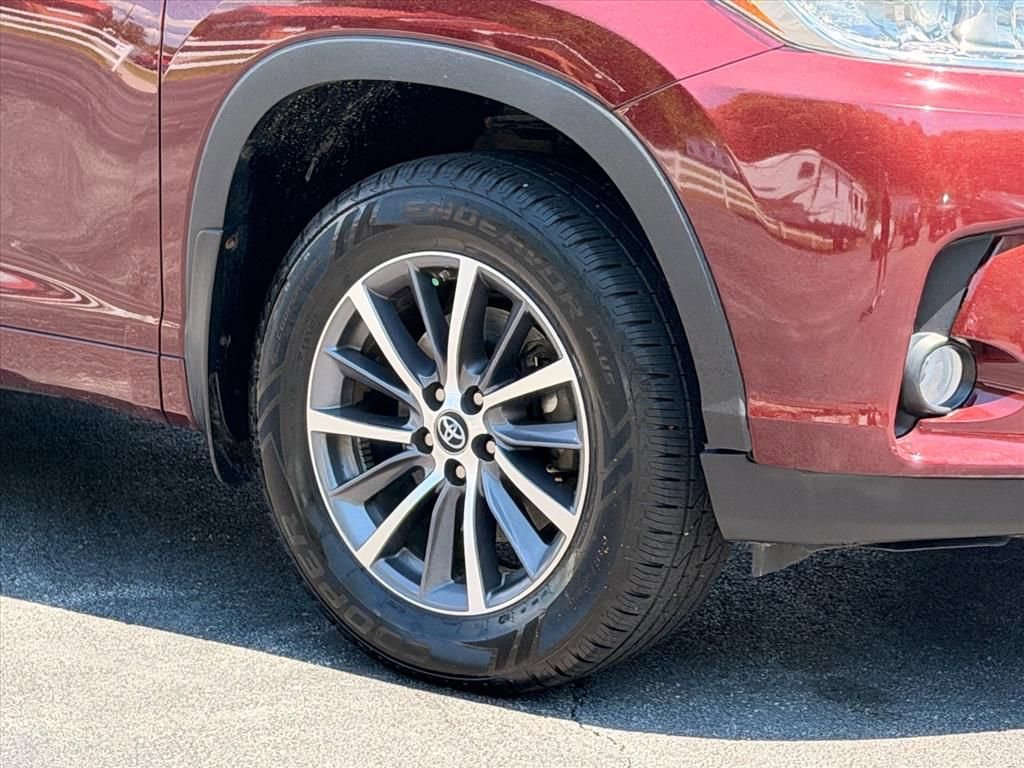 Used 2018 Toyota Highlander XLE AWD/4WD image 28