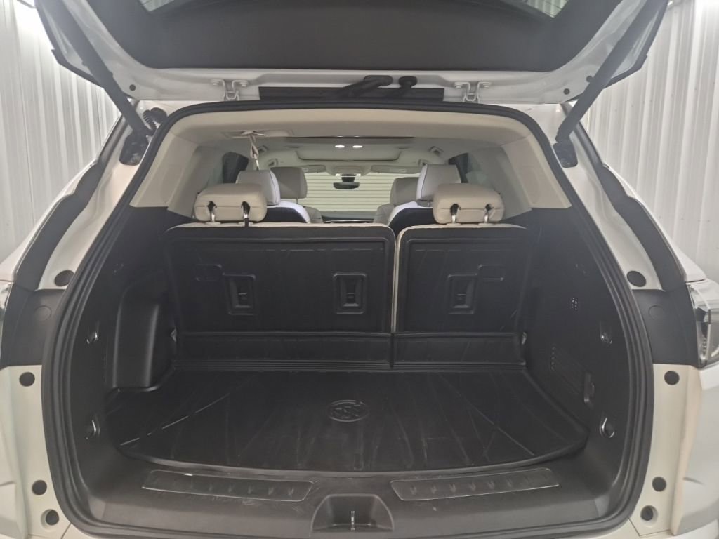 Used 2024 Buick Enclave Avenir w/ Avenir Technology Package image 25