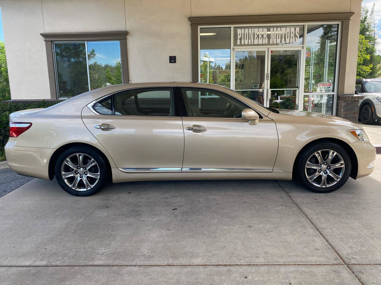 Used 2007 Lexus LS 460 L RWD image 6