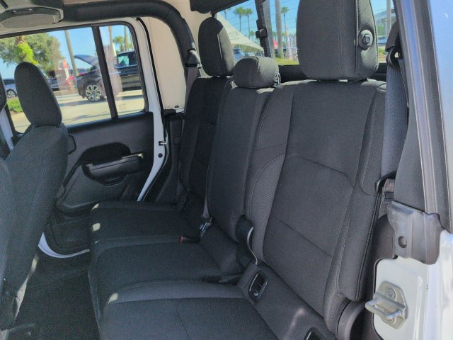 Used 2023 Jeep Gladiator Sport AWD/4WD image 14